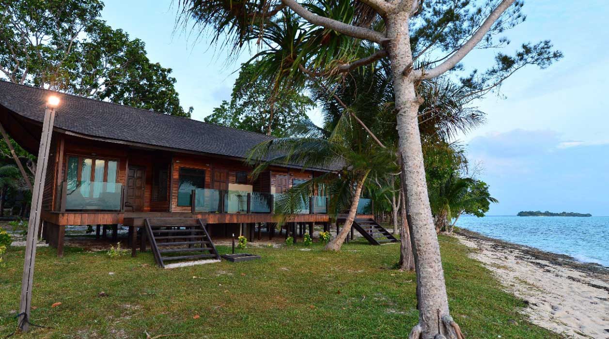 beachfront chalets mabul