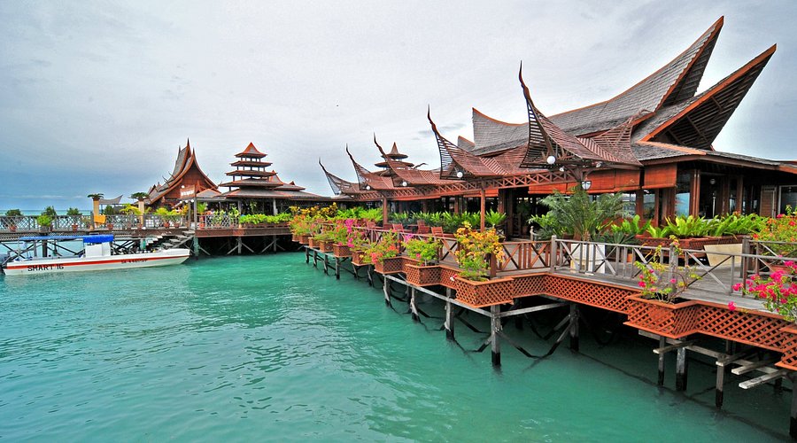 evening at a mabul resort bar the on-island cash spend