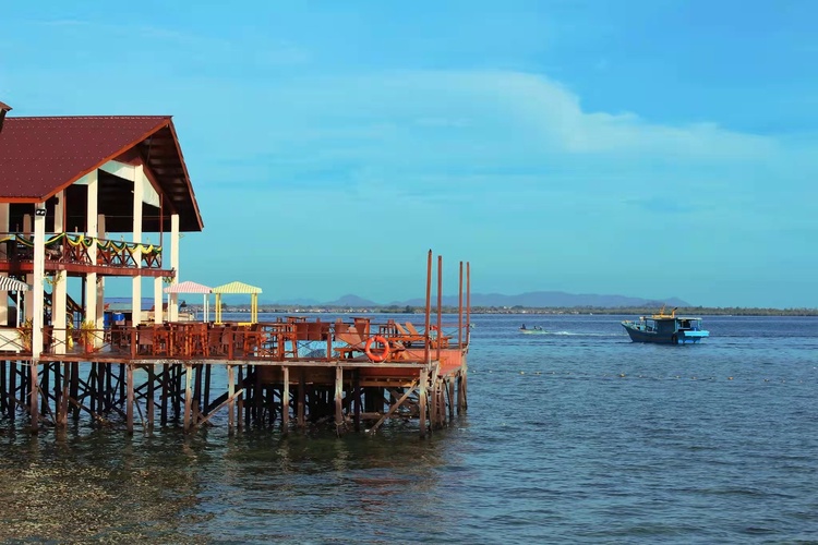 resort transfer boats at semporna jetty