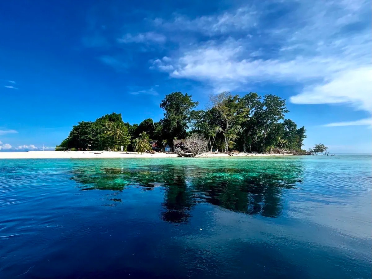 diving sipadan in the december value season